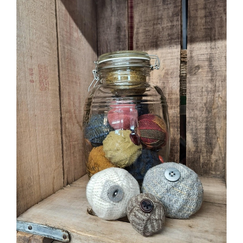 WOOL BALLS & BUTTONS Digital Download