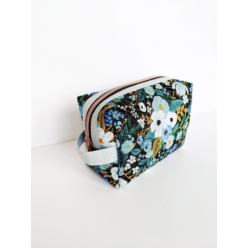 Holland Pouch 3 sizes by Center Street Quilts