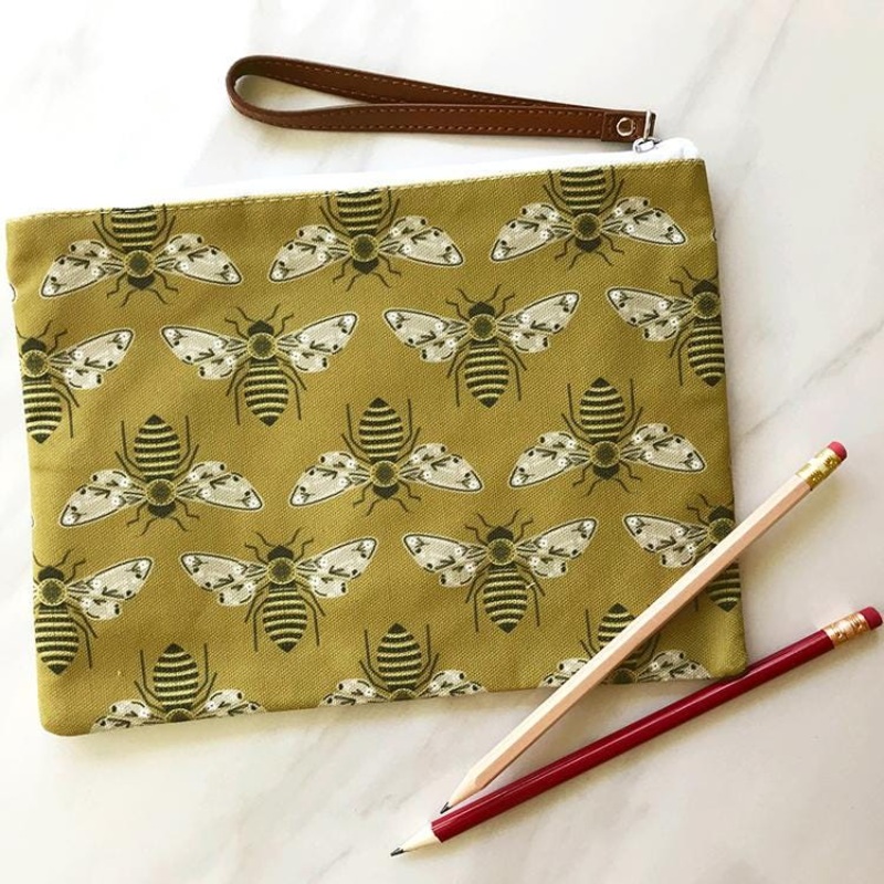 SALE Pouch Busy Bee GB-P102 - Moda Fabrics - Gingiber - Cotton Canvas Poly-Canvas - Inside Pocket Zipper Closure - Leather Handle