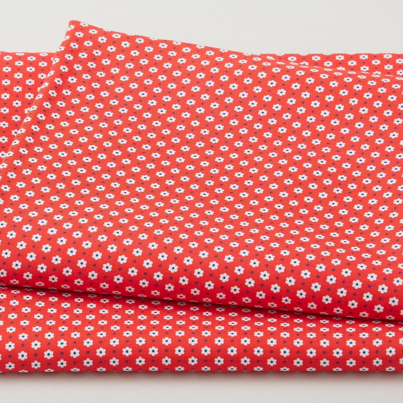 Picnics and Parades Favorites - Punch Flowers 2 Yard Cut