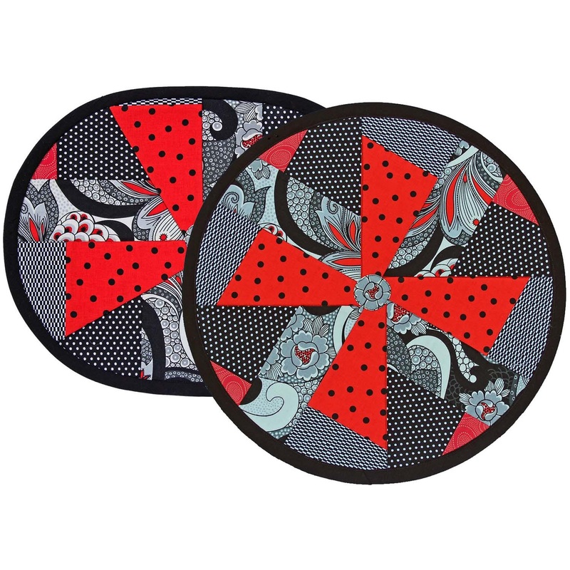 Twist N Twirl Placemat Pattern by Margaret Travis for Cut Loose Press X
