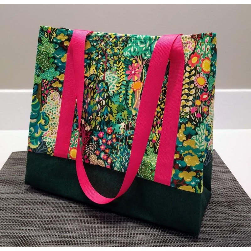 Tucked In Tote Patternby Karen Montgomery