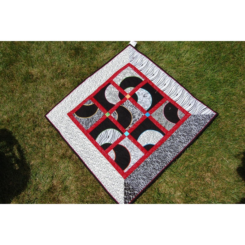 Quilt-Black and White Curves--30"x30"