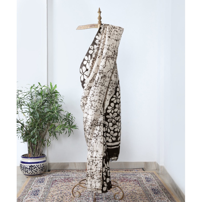 Black And White Handloom Pure Mulberry Silk Batik Saree