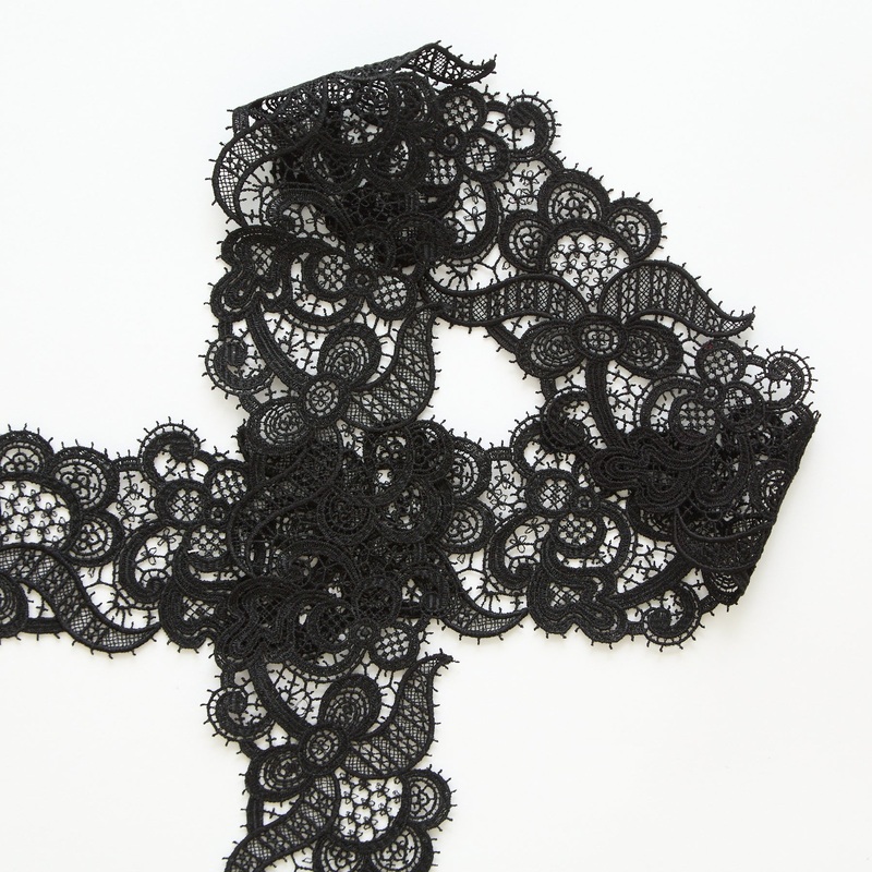 T25M13793 | Flower Cotton Galloon Guipure 5cm Black