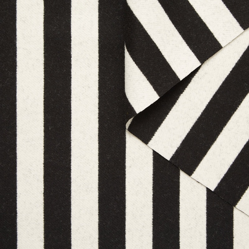 T23V05822 | Splittable Wool & Silk Stripe Coating Black