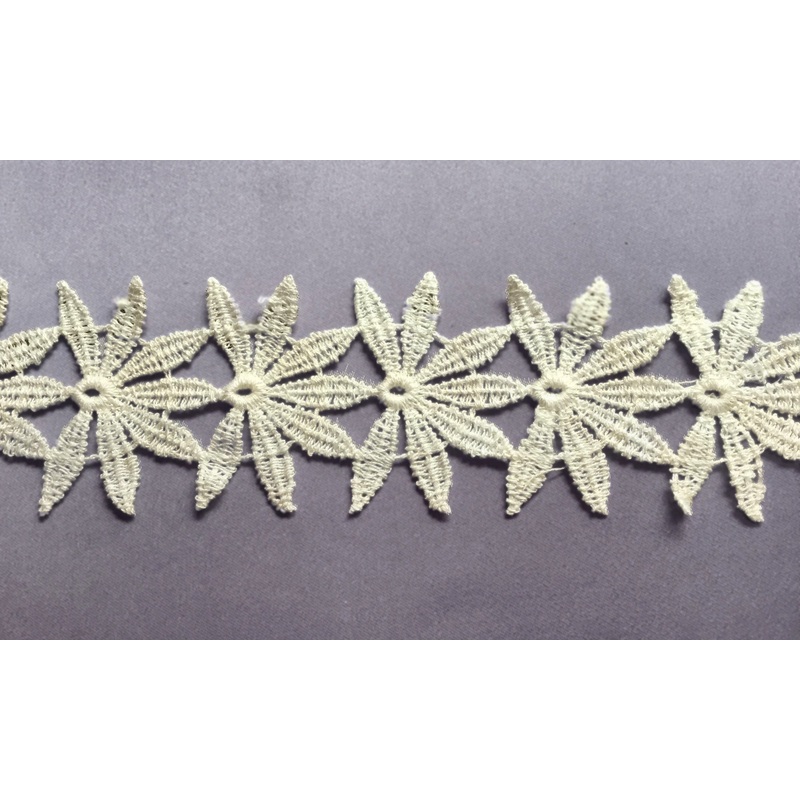 1 1/2" Pale Ivory Daisy Chain Cotton Vintage Lace Trim (Made in Switzerland)