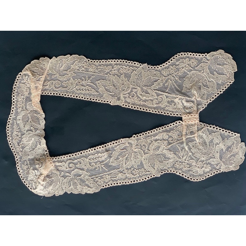 Vintage 3" V-Neck Grape Leaves Cotton Lace Collar (Made in France)