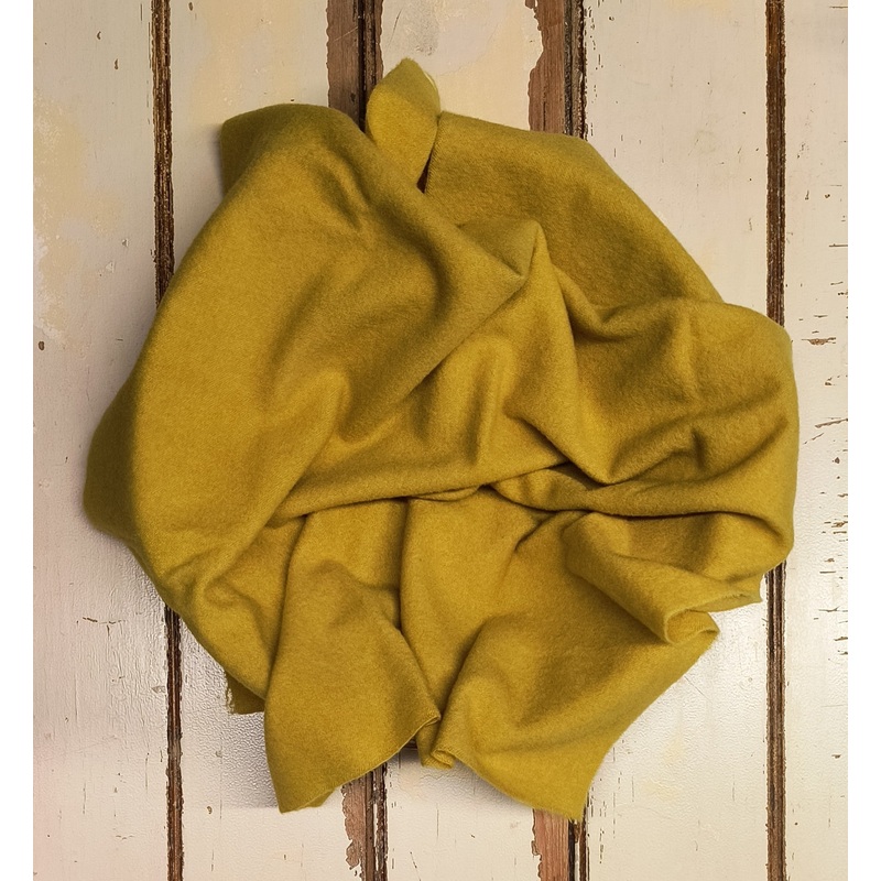 HONEY GOLD 01 P Hand Dyed Wool