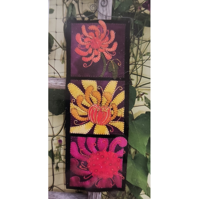 CLEARANCE | Close-Up Chrysanthemum Wall Hanging Pattern