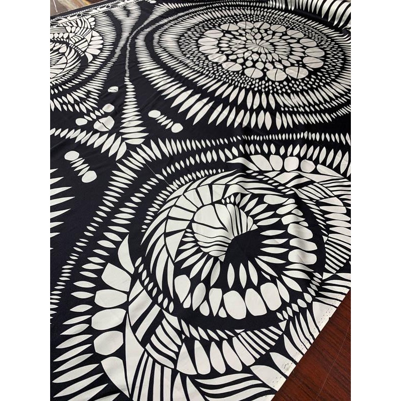 Sun Medallion Printed Stretch Silk Charmeuse - Black / White